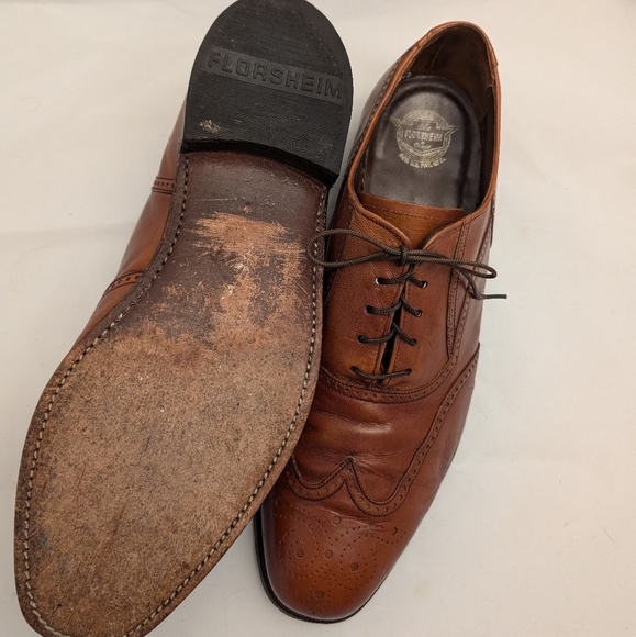 The Florsheim Shoe.  Men’s oxfords size 9.5.